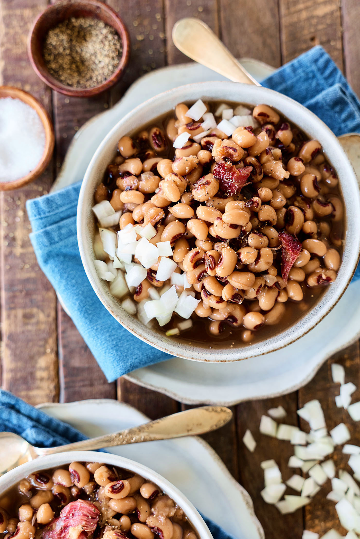 No-Soak Slow Cooker Black Eyed Peas: Easy Bacon Recipe